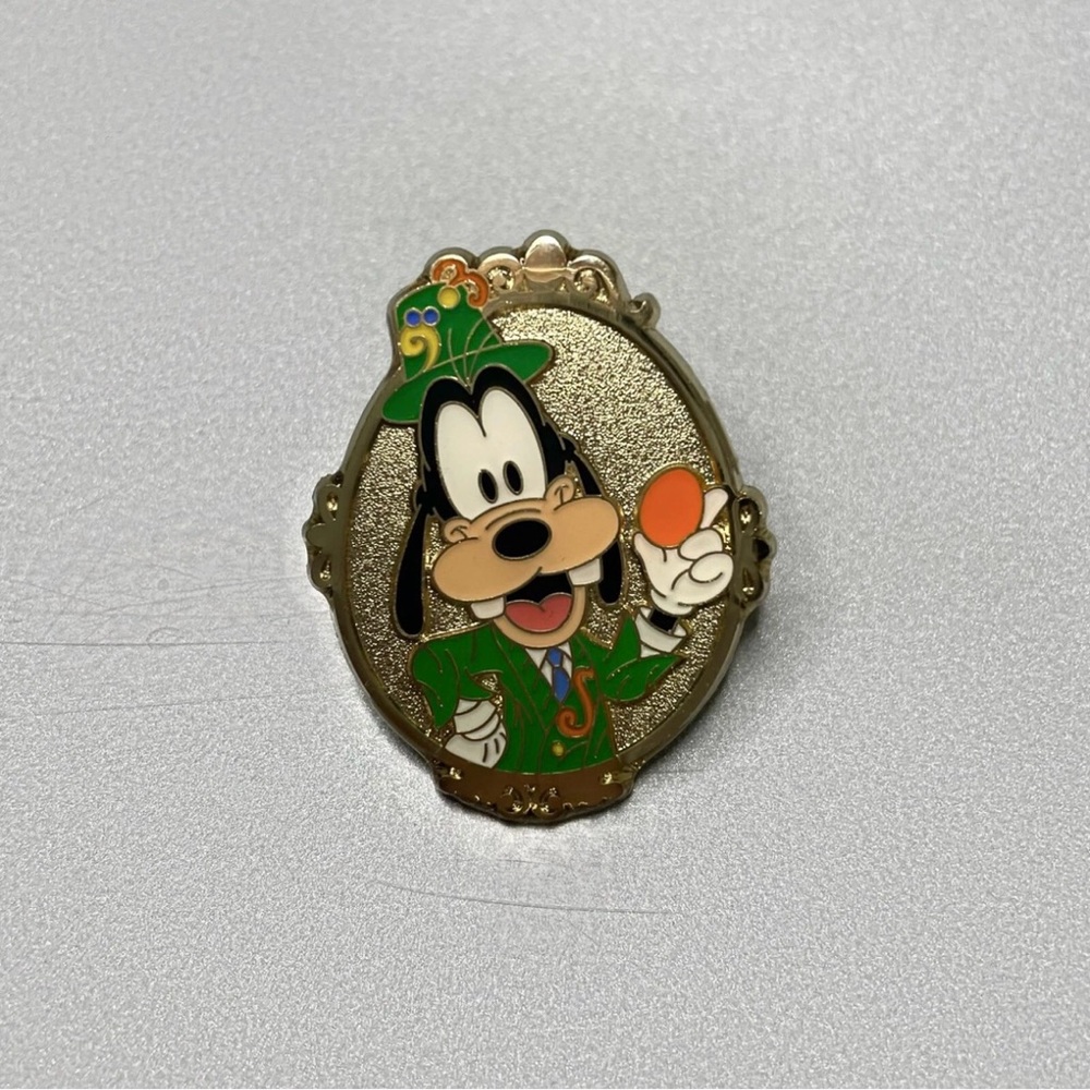 Tokyo Disney Sea Goofy Gold Egg Game Prize Easter 2015 Pin 109645